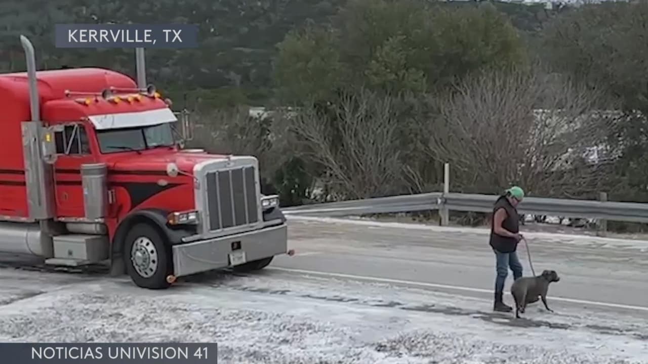 Más de 12 horas se mantuvieron varados conductores a causa del hielo en la l-10 en Kerrville