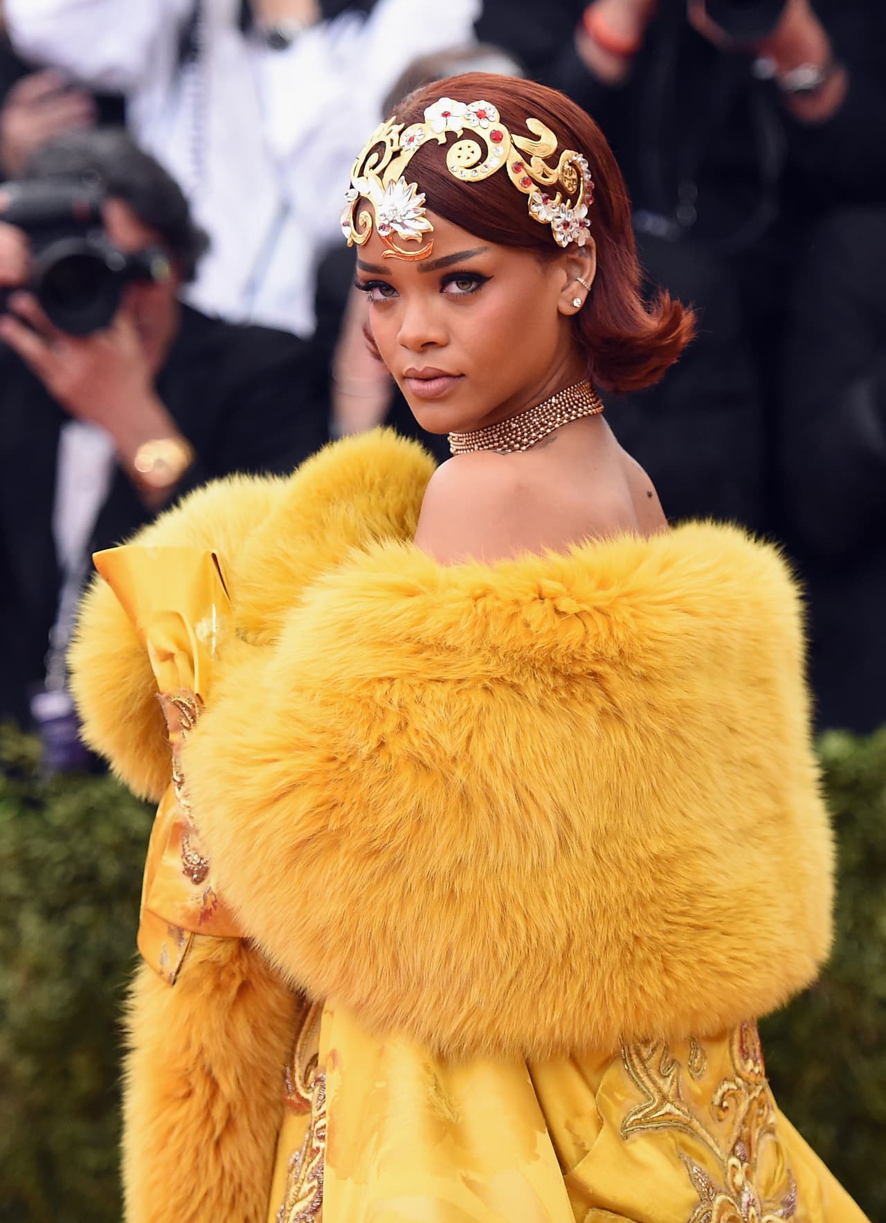 Rihanna sería la 'trendy' que criticaría a todos por su ropa.