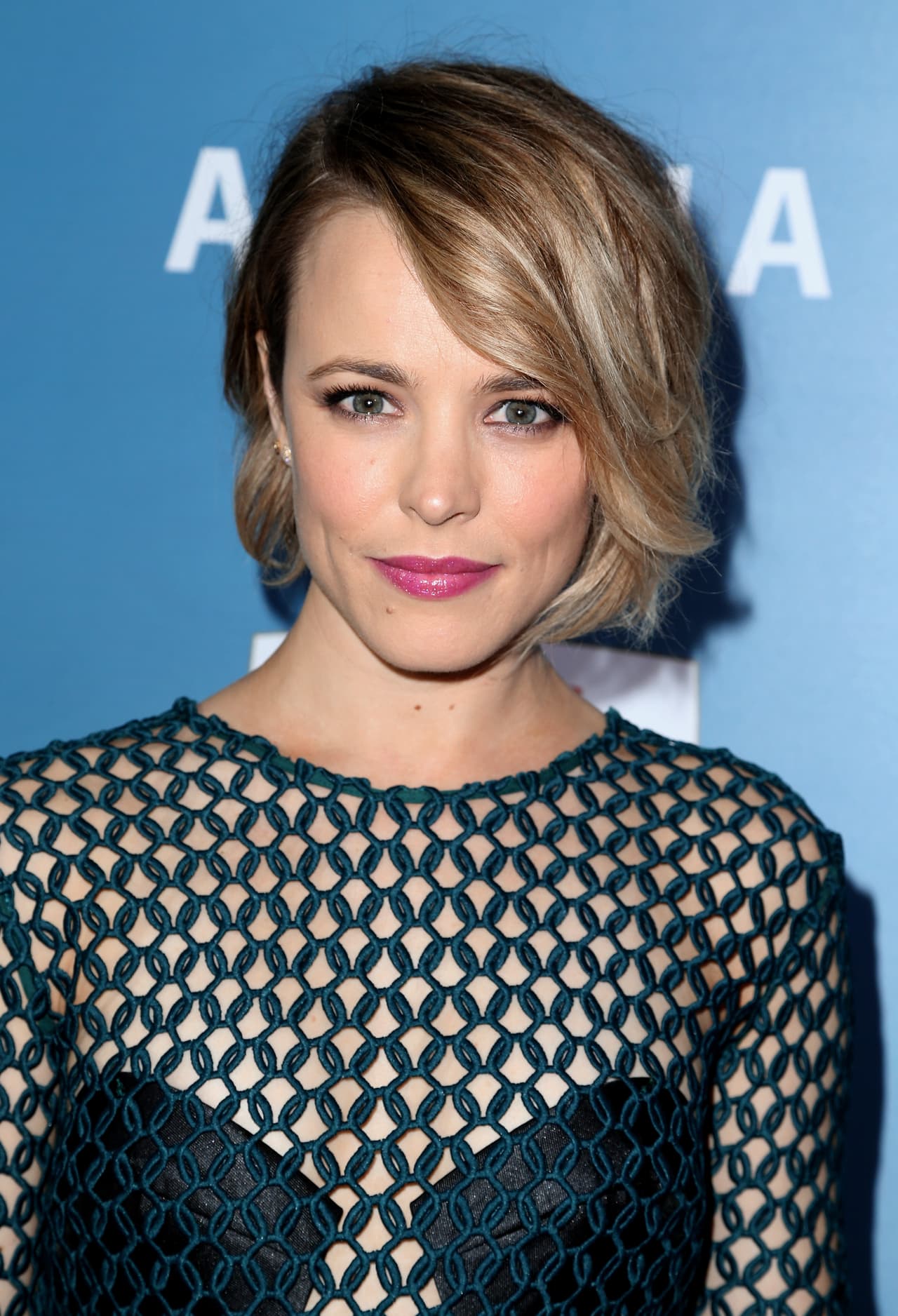 La abeja mayor, Rachel McAdams, impondría las reglas en el colegio.