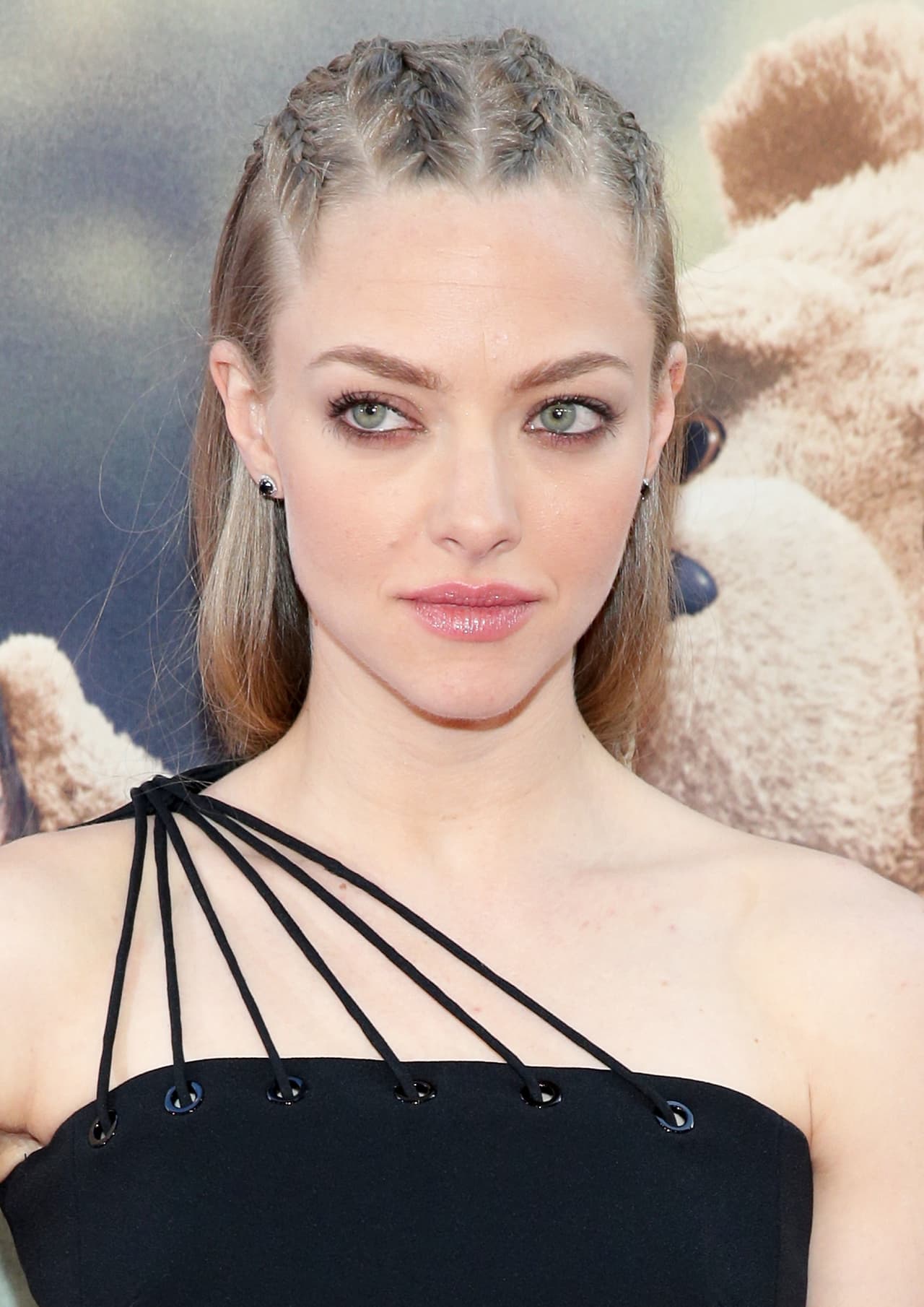 Desde el inicio hasta el final del horario escolar Amanda Seyfried se encontraría pensando en mil cosas, excepto en sus clases.