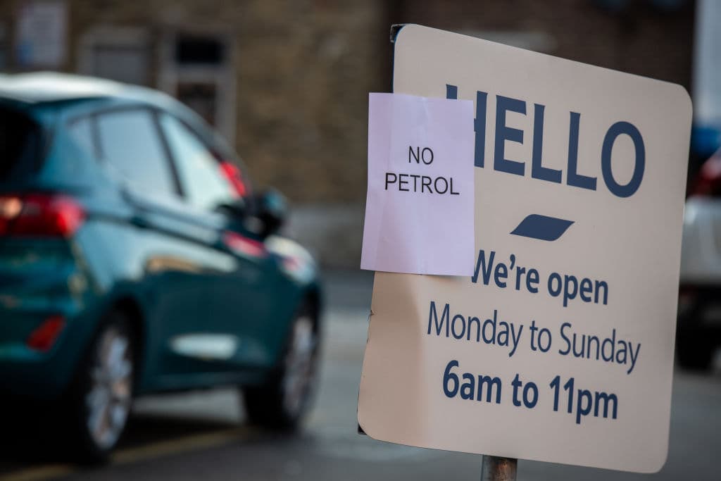 Un garaje de Esso en Lewisham no tiene gasolina disponible el 26 de septiembre de 2021 en Londres, Inglaterra.