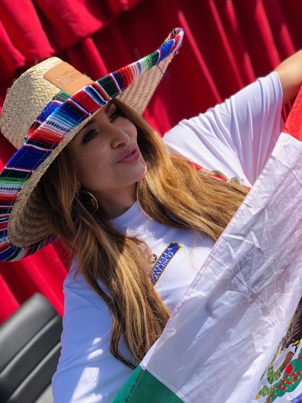 Sin duda, el look norteño es lo suyo y le sienta muy bien.