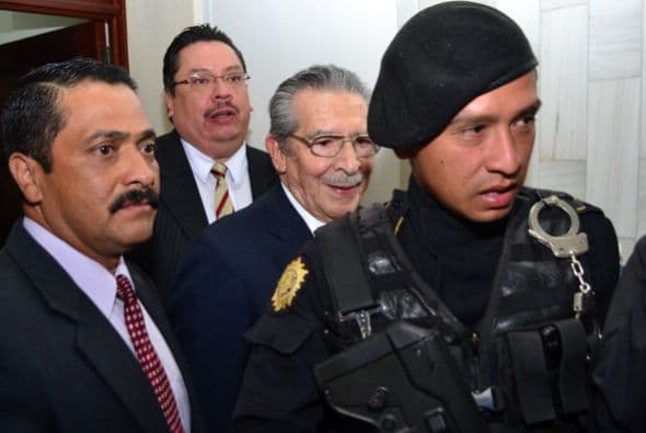 "Dónde están las órdenes para cometer genocidio, dónde están los informes", se preguntó el jurista, y enseguida afirmó que el Ministerio Público "pide esto (el juicio) con algo que no puede probar".