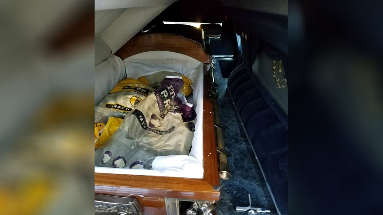 La droga estaba escondida en paquetes mezclados con varias bolsas de estiércol para ocultar el olor de la marihuana.