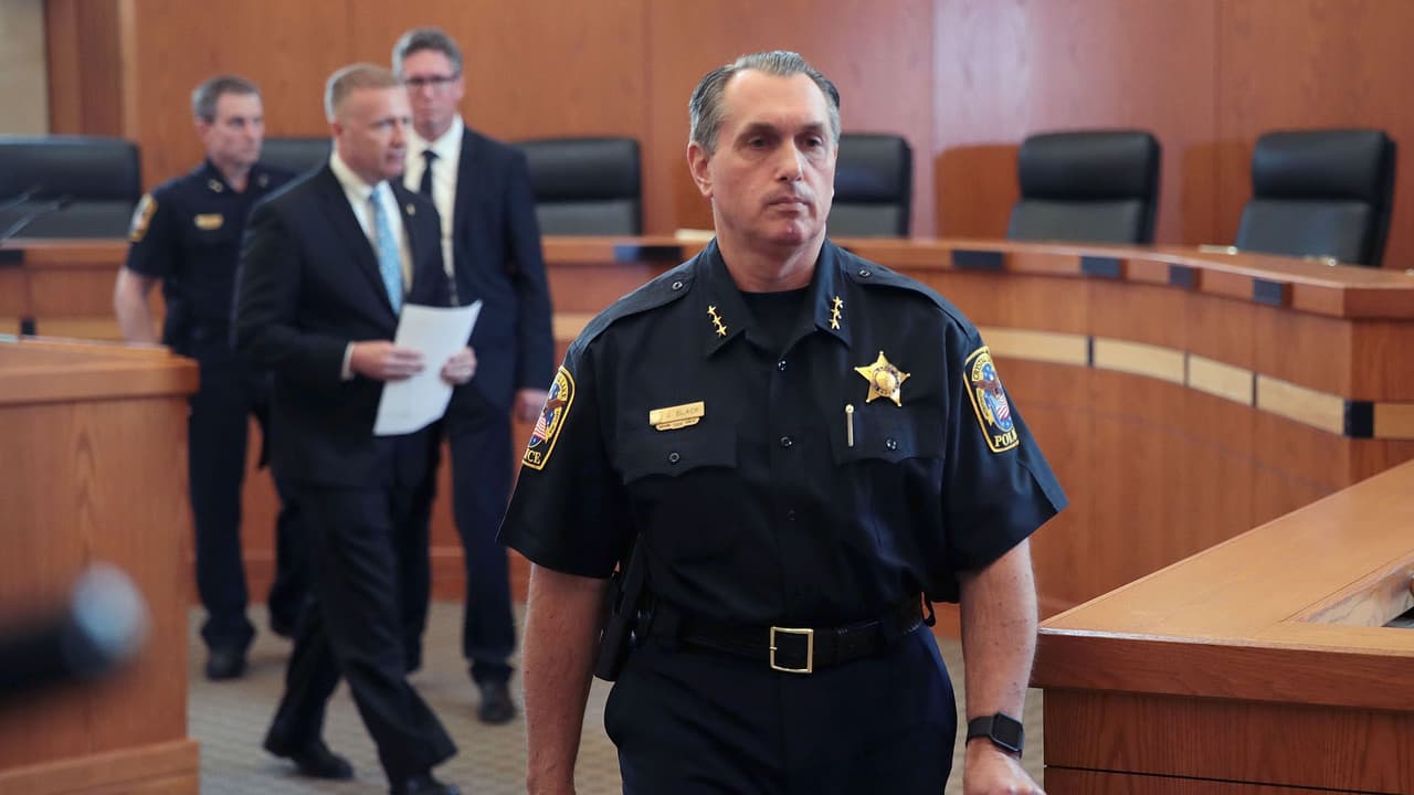 La policía y el FBI confirman el 
<a href="https://www.univision.com/local/chicago-wgbo/padres-del-nino-andrew-freund-reciben-cargos-por-asesinato-en-primer-grado">hallazgo de un cuerpo.</a>