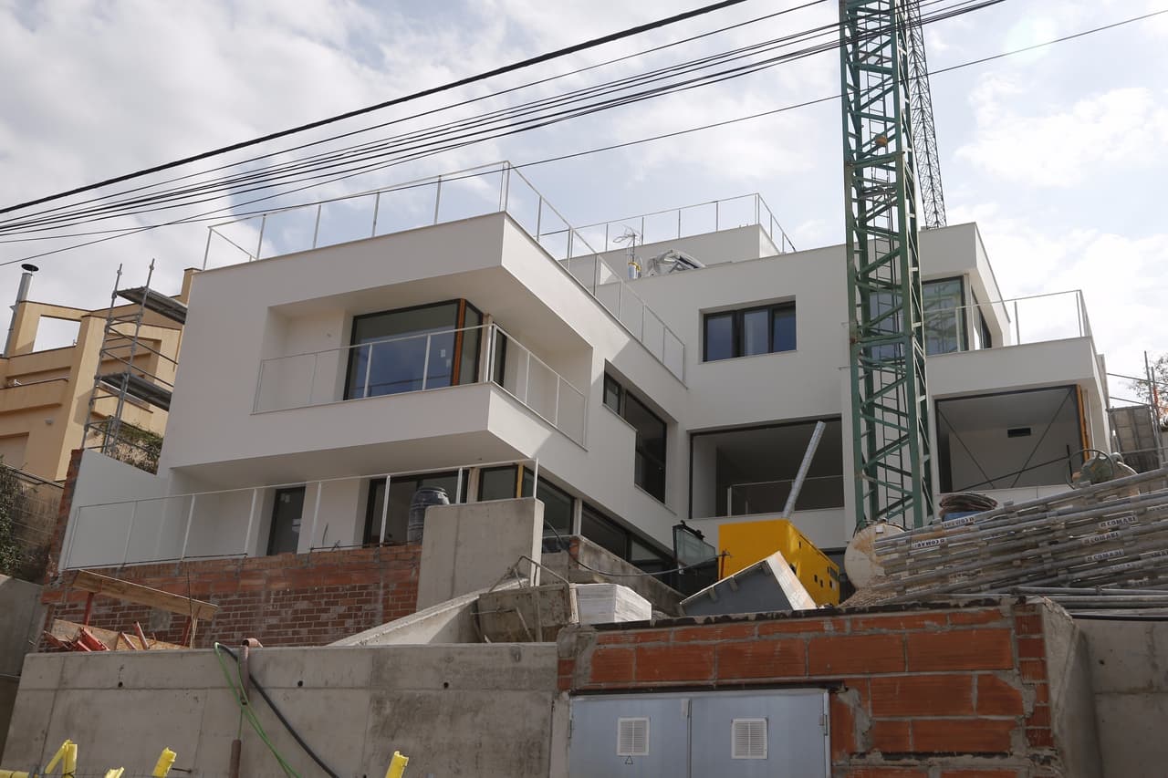 Incluso, este complejo podría ser más lujoso que la casa que habita actualmente la pareja en España.