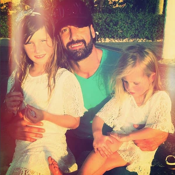 Para Gabriel haberse convertido en padre de Elissa Marie y Alexa Miranda ha sido la mejor experiencia de su vida.