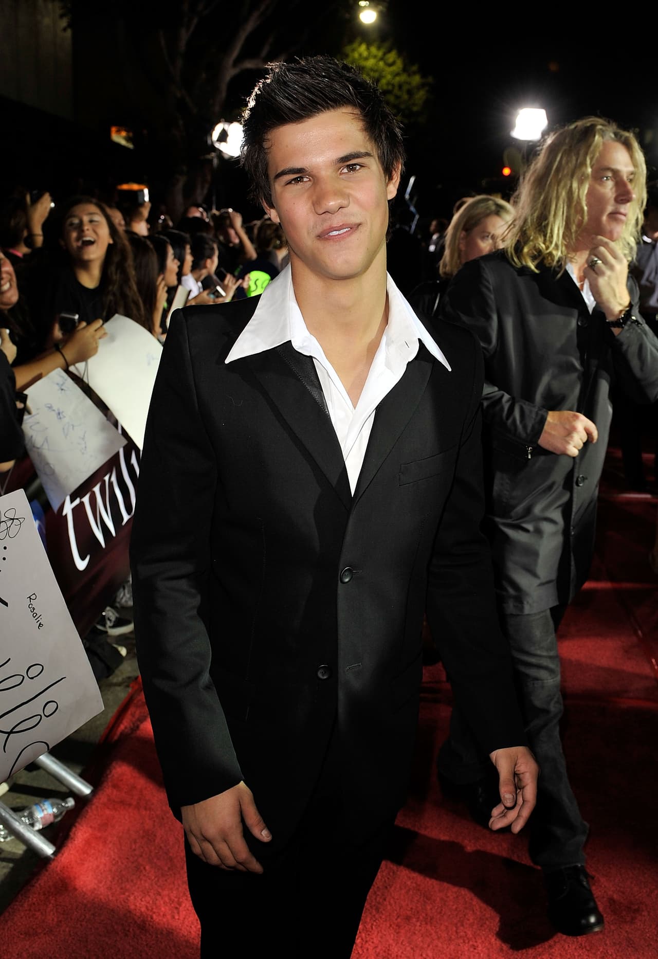 Taylor Lautner se convirtió en una estrella rápidamente gracias a su papel del hombre lobo Jacob, que también quiere cortejar a Bella. Sin embargo, se alejó de los reflectores y por años no lo vimos en ninguna película.