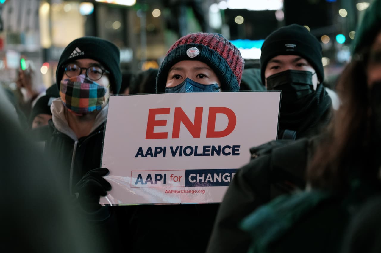 "Creo que es inhumano tomar a alguien que tiene una enfermedad mental y meterlo en la cárcel para el resto de su vida. Esa no es una solución, ¿verdad? Pero podemos hacer algo mejor que esto", dijo el alcalde Adams. 
<br>