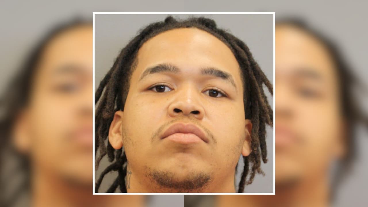 Acusan a un hombre de balear mortalmente a un joven de 20 años en unos apartamentos de Houston