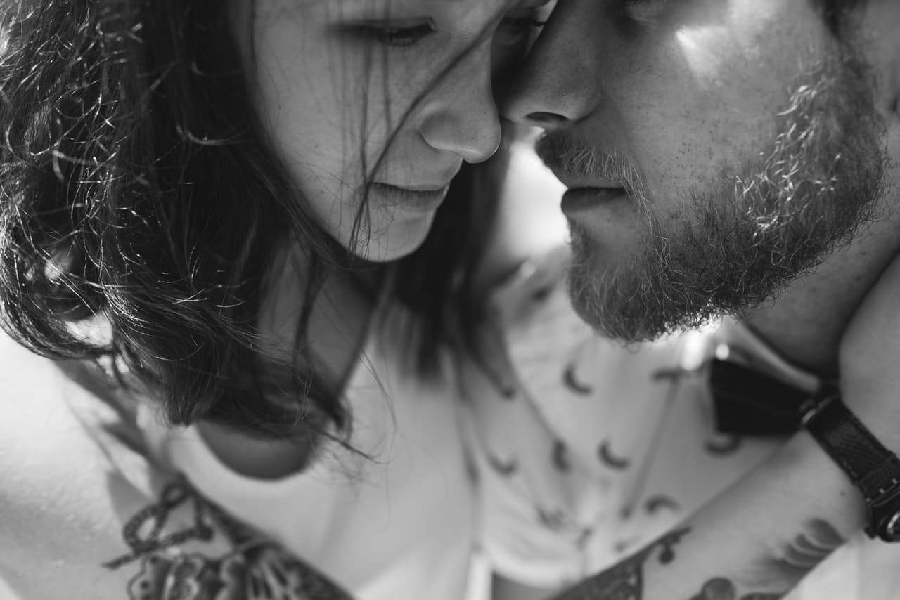 La energía de la Luna y las posiciones respectivas de Venus y Marte –este último retrógrado desde mediados de mes- está acentuando tu buena disposición para solucionar ciertas situaciones que estaban confusas así que no te inquietes por ese movimiento que llega como un freno para ayudarte a equilibrar la balanza a tu favor.