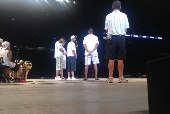 Photos: Spurs Championship Alamodome Celebration 2014