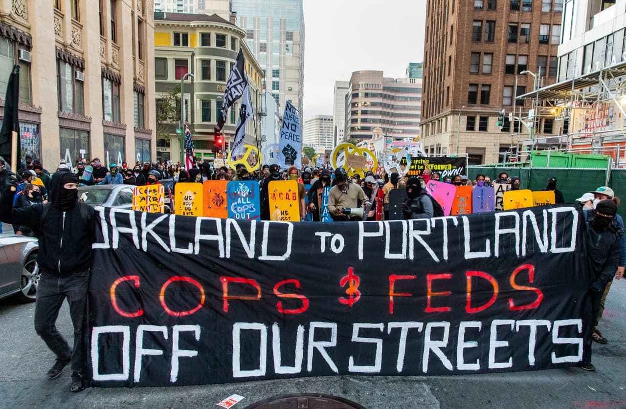 En Oakland temen que Trump envíe tropas federales después de los últimos disturbios 