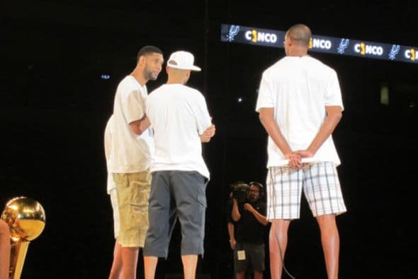 Photos: Spurs Championship Alamodome Celebration 2014
