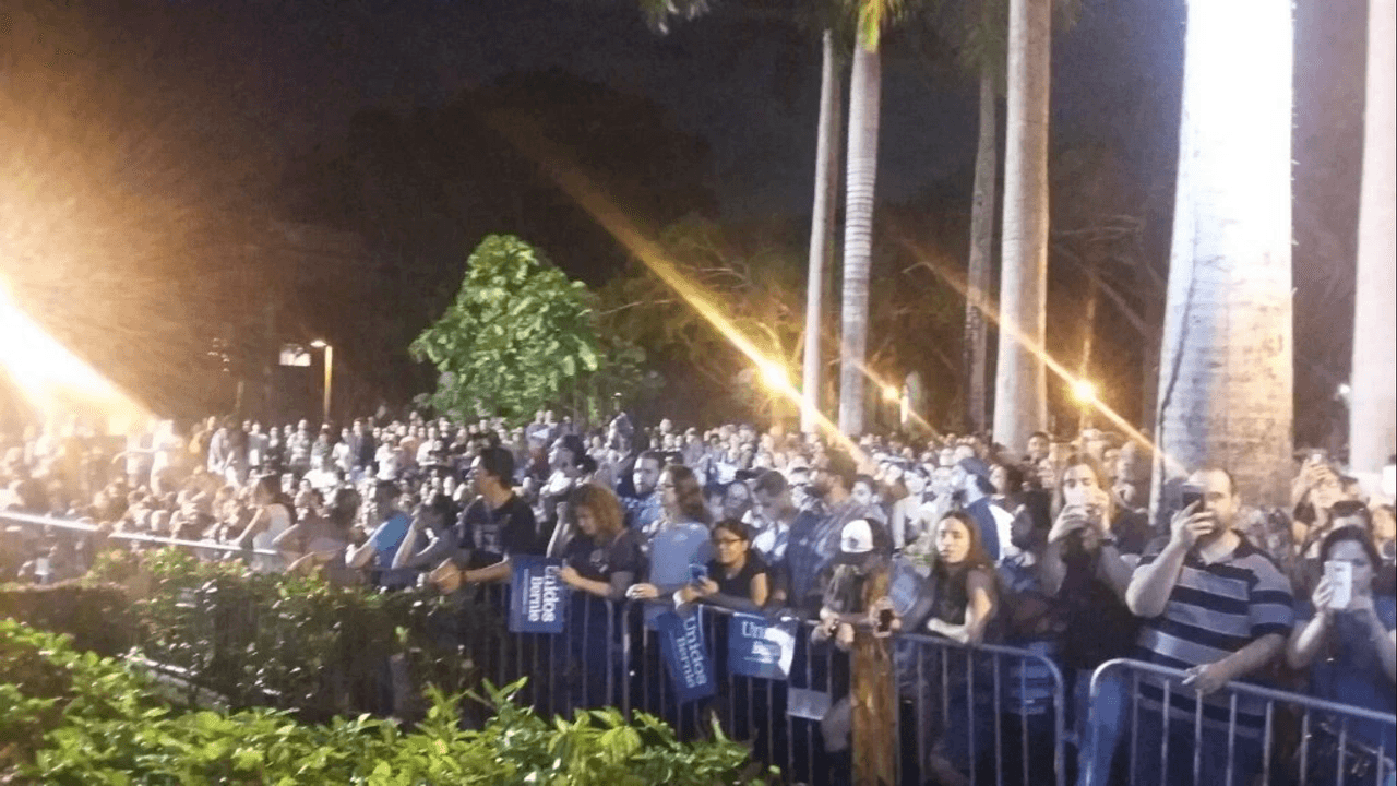 El senador por Vermont y pre candidato demócrata a la presidencia de los Estados Unidos tuvo tres eventos en Puerto Rico en los que demostró que su poder de convocatoria y su compromiso con la crisis fiscal de Puerto Rico quedaron evidenciados.