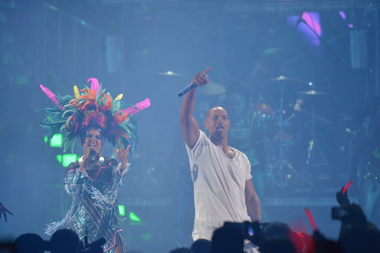 Junto a Bomba Estéreo interpretó 'Fiesta'.