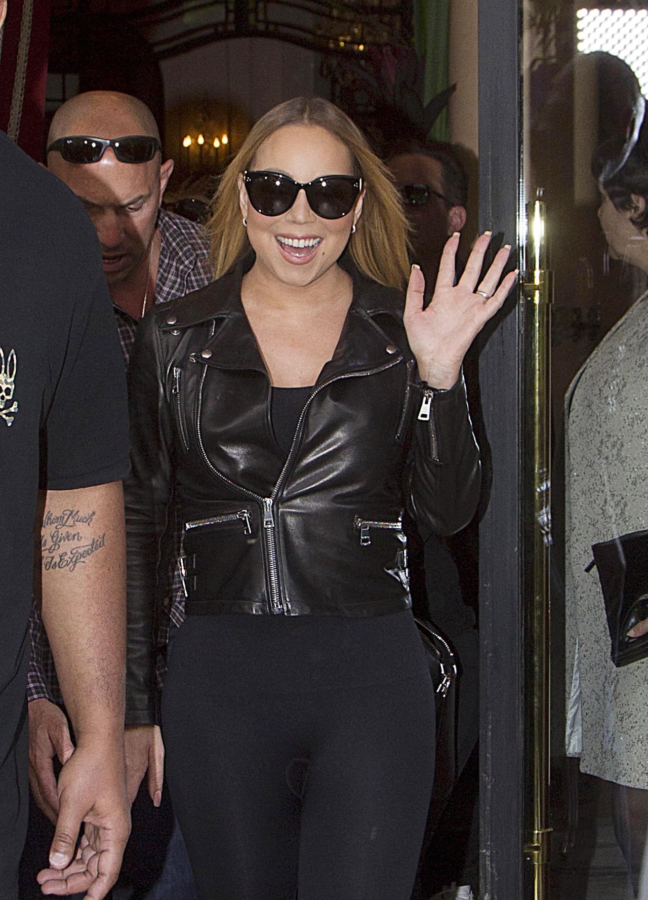 Además de cuerpazo, su gira en Europa va de lo mejor.