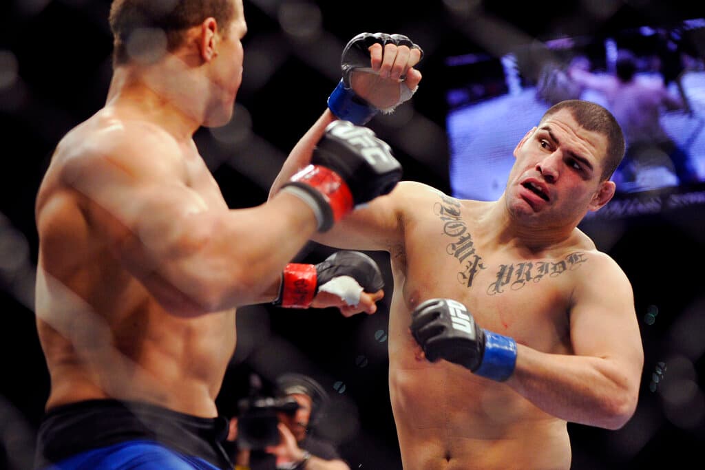 Caín Velásquez fue dos veces campeón de peso pesado de la UFC.