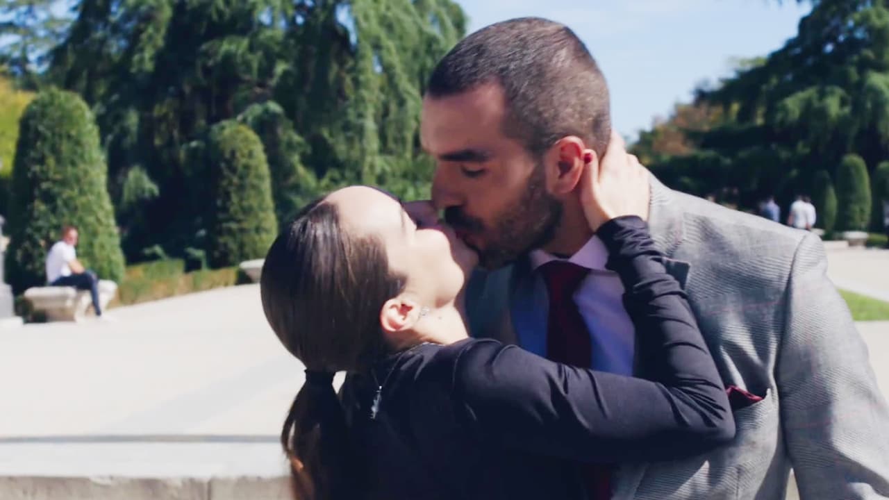 Con ayuda de Lucas, Rubí huyó de España y de los maltratos de Héctor, para así regresar a México.