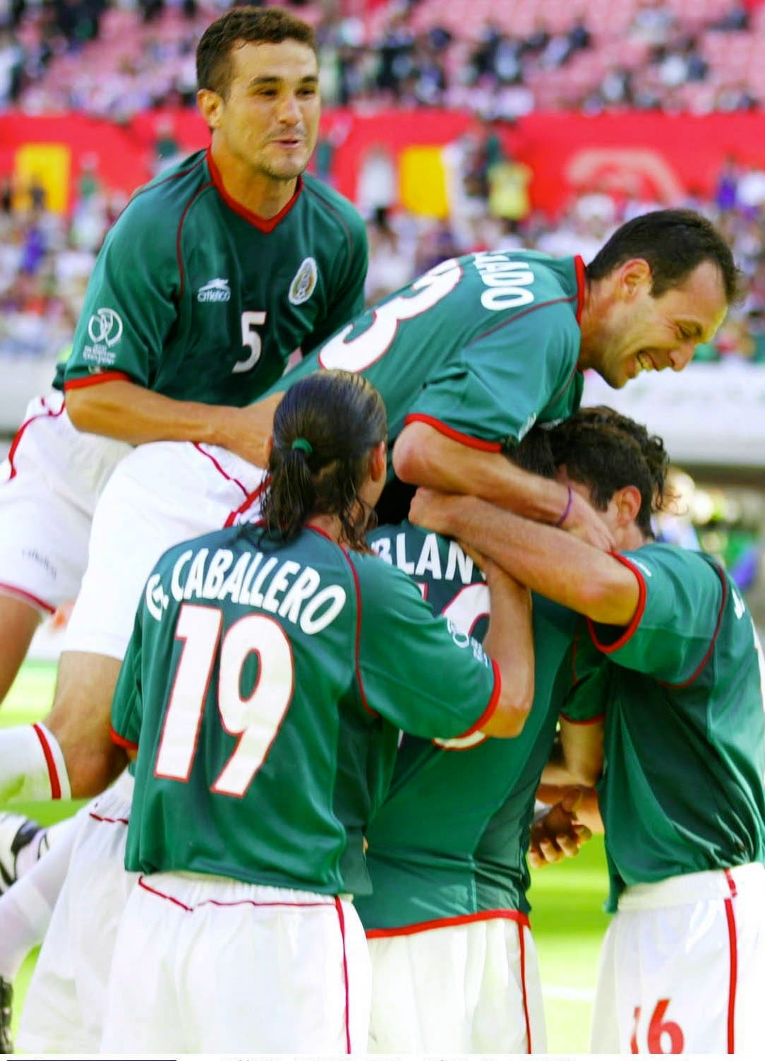 <b>Croacia 0-1 México</b>
<br>El 3 de junio del 2002, el ‘Tri’ debutaba en el Mundial de Corea y Japón con el pie derecho gracias a un gol de penalti de Cauhtémoc Blanco, e iniciaba su camino hacia los octavos de final, fase en la que se despidió con derrota frente a Estados Unidos.