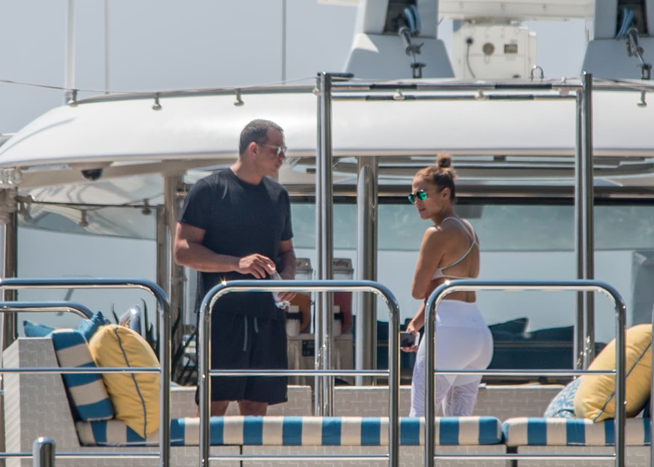 A la vez funge como jurado en la competencia '
<a href="https://www.nbc.com/world-of-dance">World of Dance</a>', de la cadena NBC.