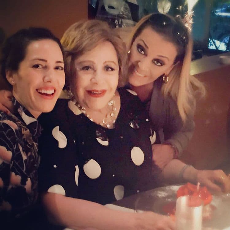 Silvia Pinal con su hija Sylvia Pasquel (actriz) y su nieta Stephanie Salas (cantante).
