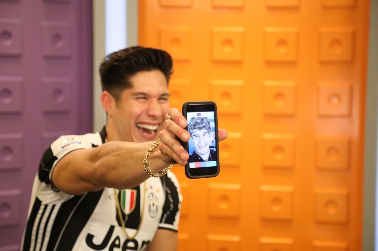 Chyno soltó una carcajada al ver el resultado de su fotografía en esta aplicación.