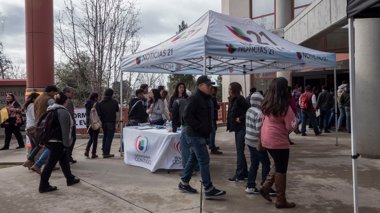 Ocho colegios y universidades ayudaron a estudiantes y sus familias llenar las solicitudes de FAFSA.
