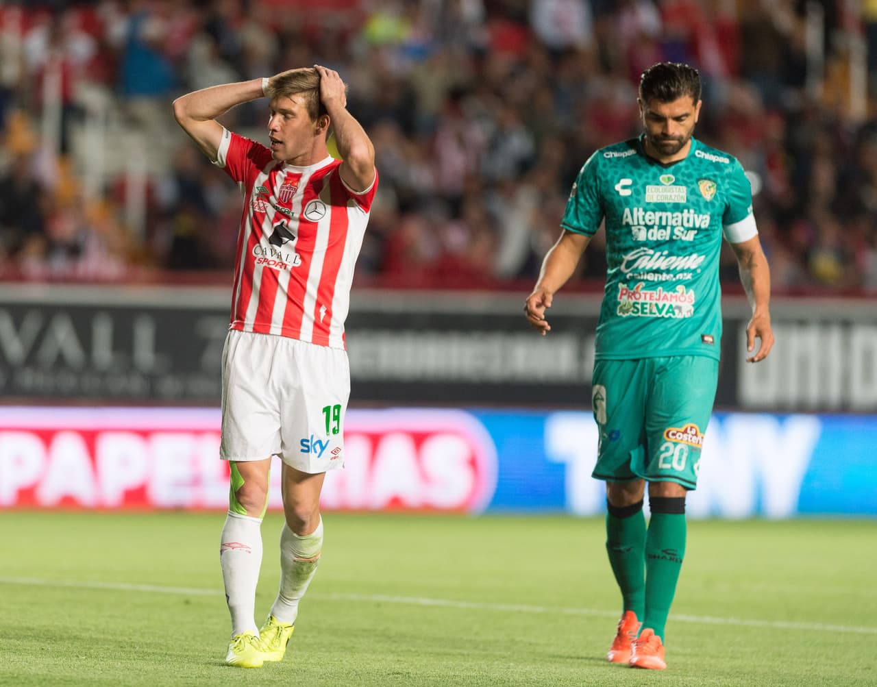 Rayos y garrazos en el Victoria, pero Necaxa y Jaguares empatan 2-2