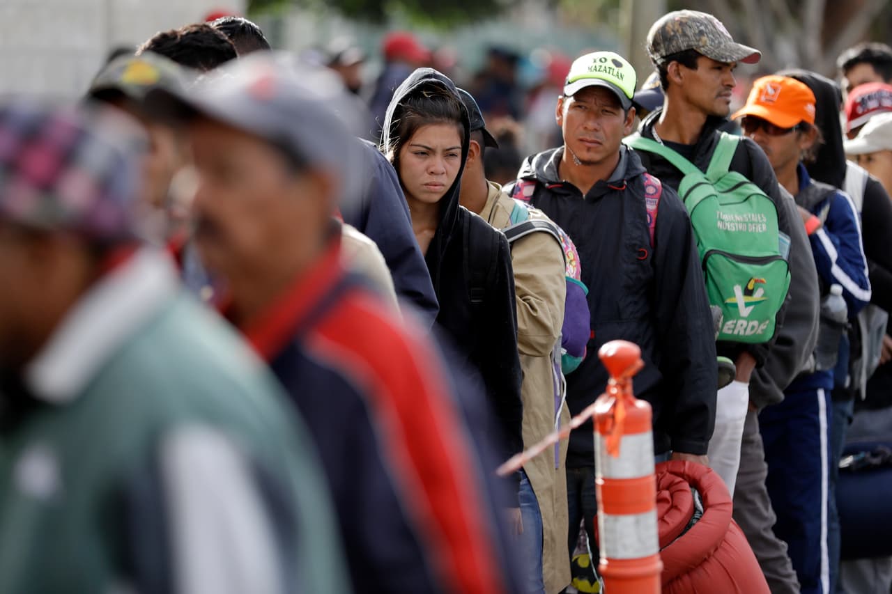 Tijuana se llena de migrantes de la caravana y su alcalde los recibe con un discurso trumpista