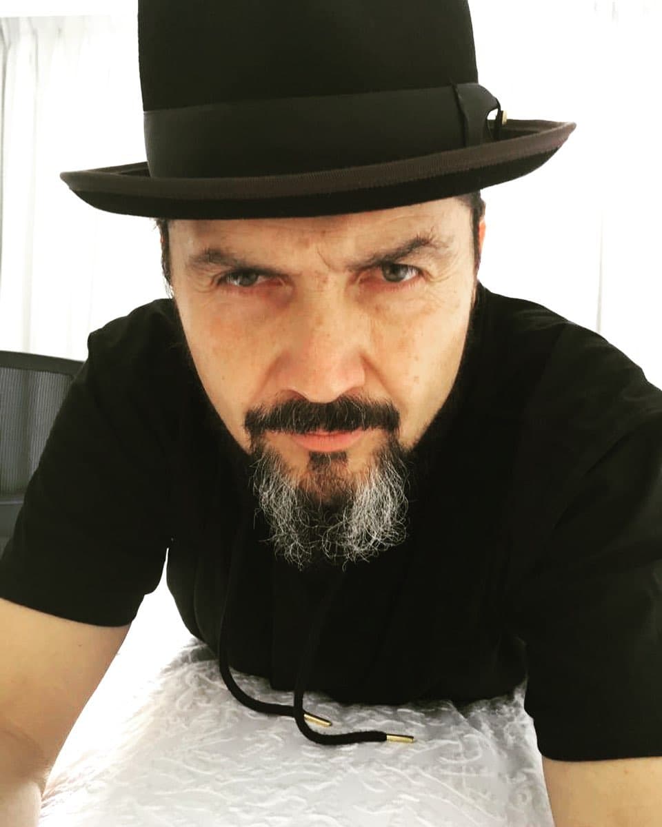 "Tomamos la decisión (de ser padres) de una forma súper amorosa, a través de nuestra amistad, de la hermandad", enfatizó Reyli.