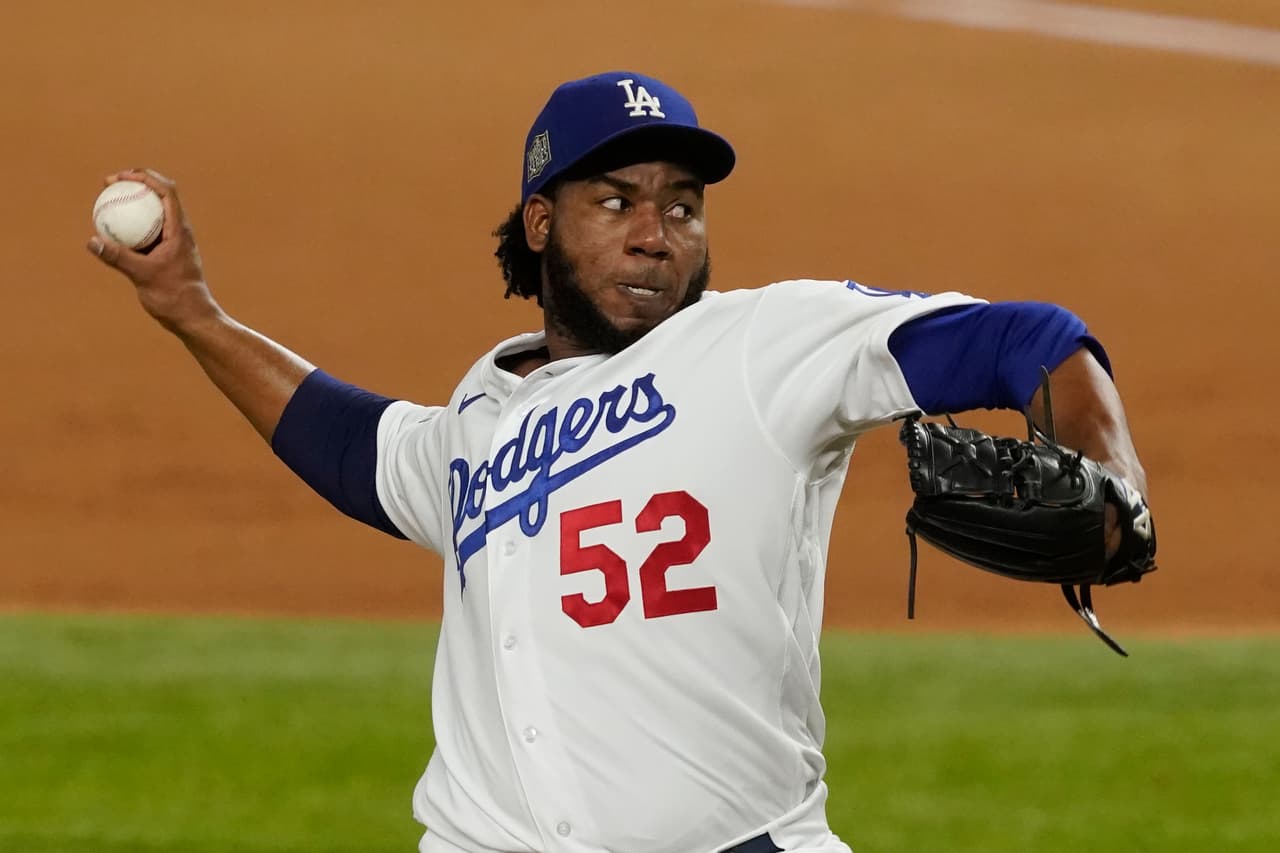 Los Tampa Bay Rays no encuentran el pitcheo que querían y los Dodgers se aprovechan de eso para vencer 3-8 y adelantarse en la Serie Mundial.