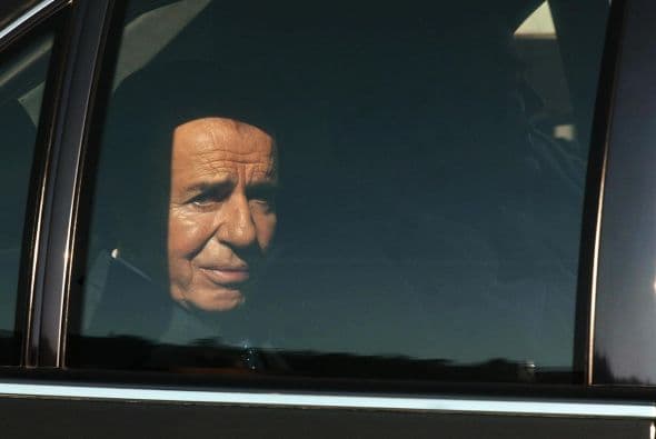 Menem estableció la "Ley General de Convertibilidad", la cual colocaba paridad "uno a uno" entre el dólar y el peso argentino, lo que a la larga acarreó que más del 50 por ciento de los argentinos padecieran los estragos de la pobreza.