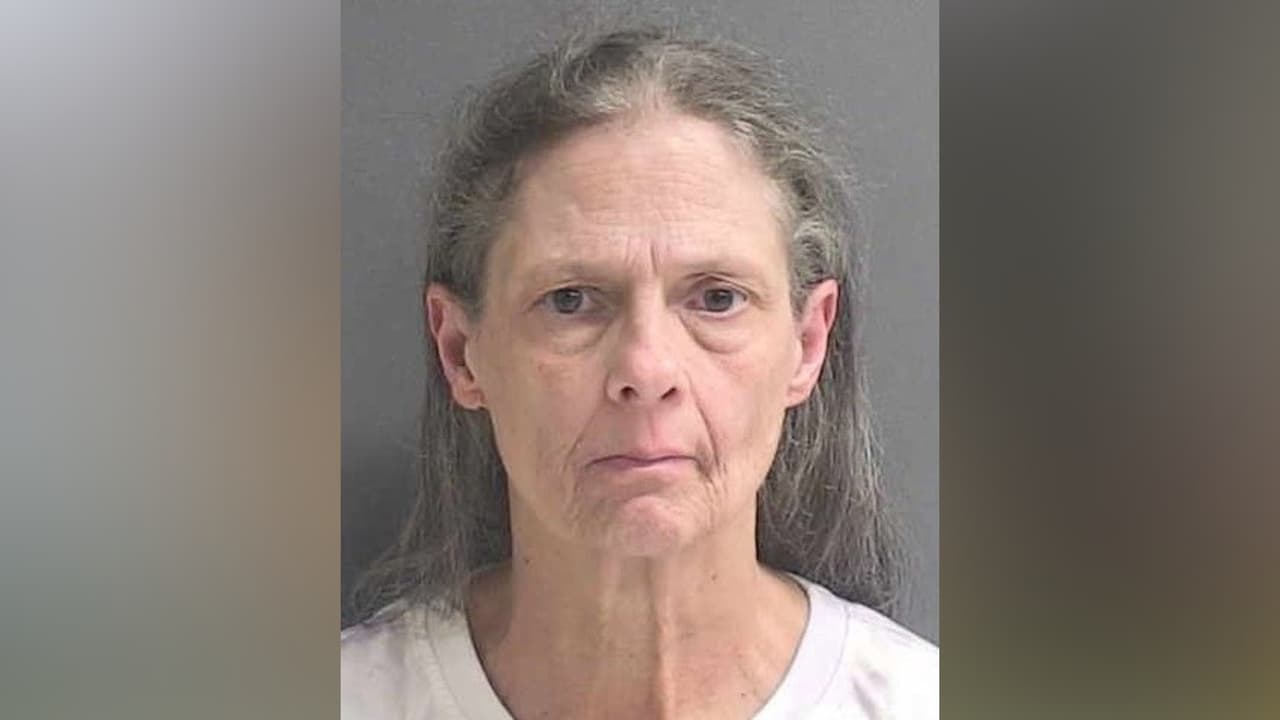 Dos niños rescatados: vivían en una casa llena de heces, tenían que usar cubos para ir al baño y una manguera para ducharse 