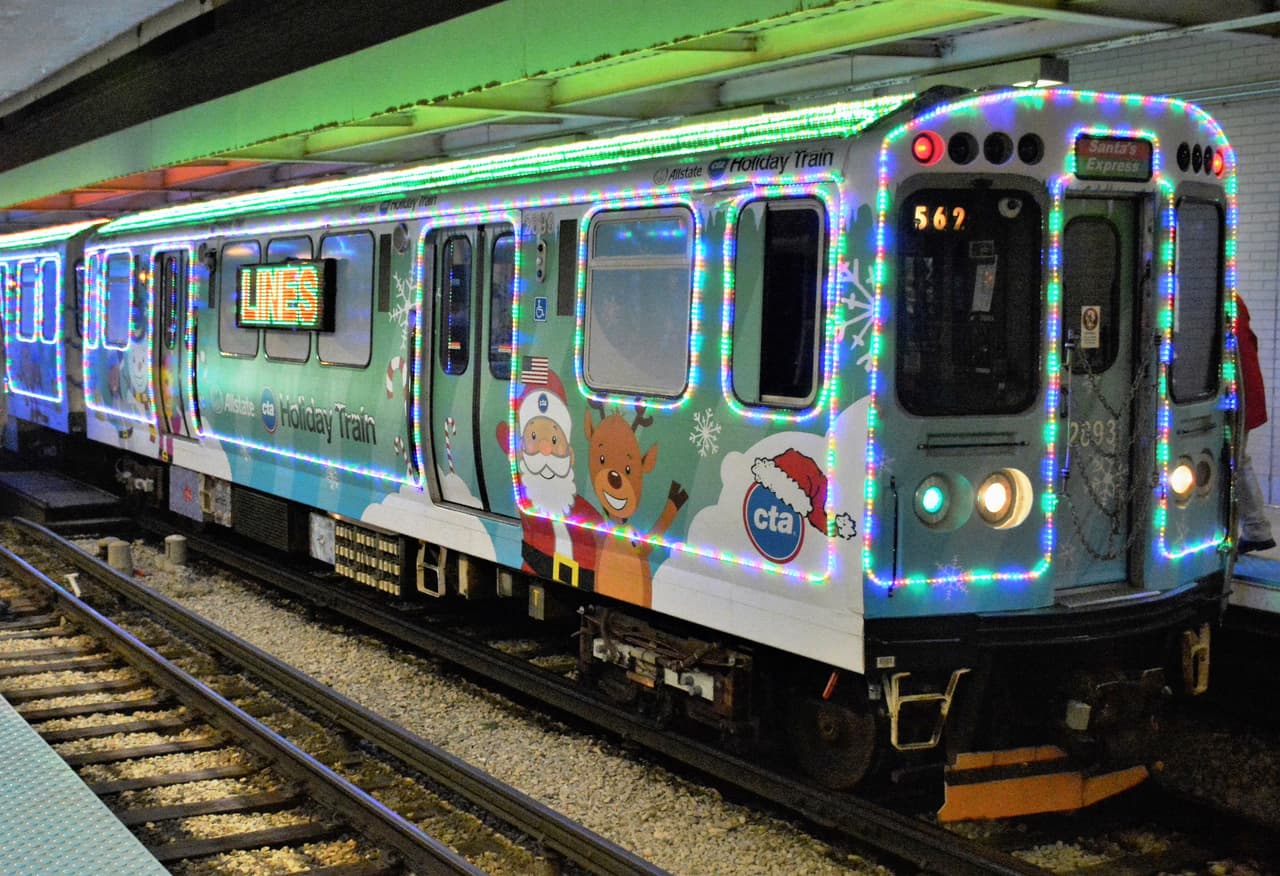 Los pasajeros que deseen echar un vistazo a estas atracciones navideñas pueden encontrar el horario visitando: transitchicago.com/holiday