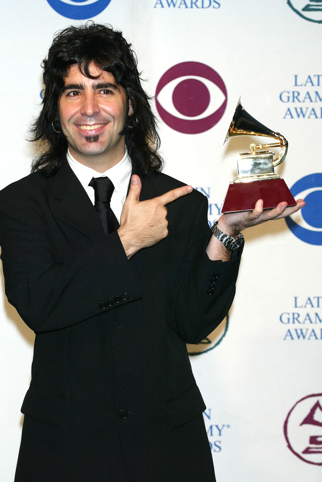 En 2003 la agrupación volvió a ser protagonista de los Latin GRAMMY. Estuvo nominada dos veces, alzándose con el megáfono en la categoría Mejor Álbum Vocal Rock Dúo o Grupo, gracias al disco 'Revolución de Amor'.