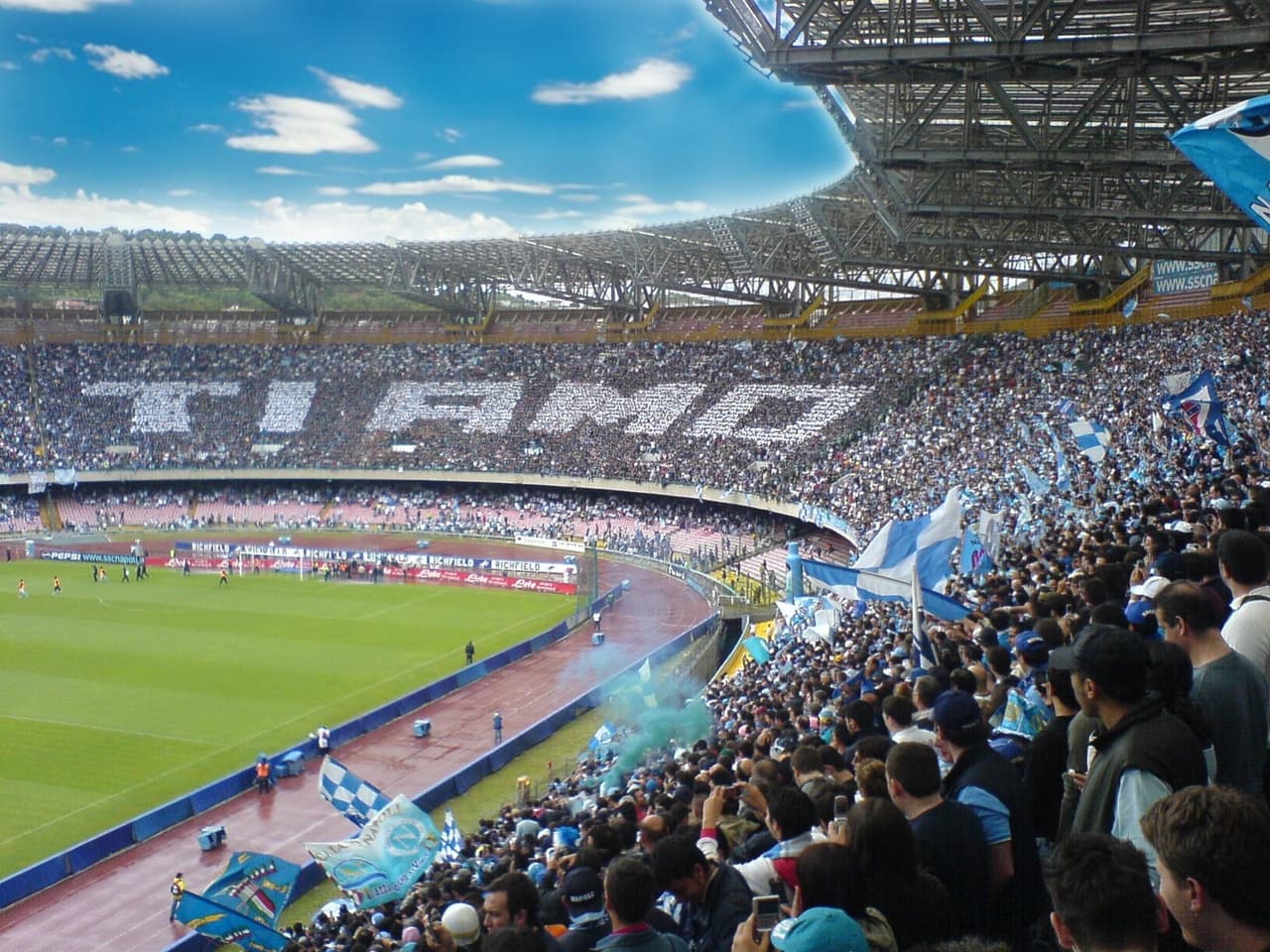 <b>Napoli (Italia)</b>
<br>Estadio: Stadio San Paolo