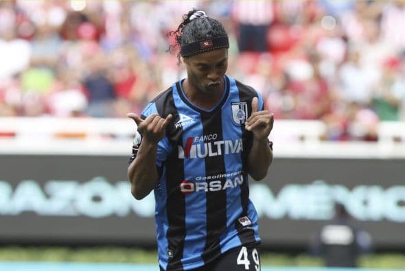 Mira qué hace Ronaldinho a falta de Liguilla