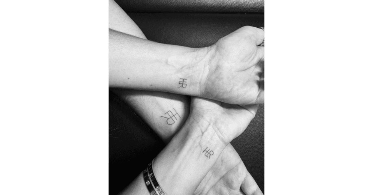 Renata Notni se hizo un tatuaje con su familia