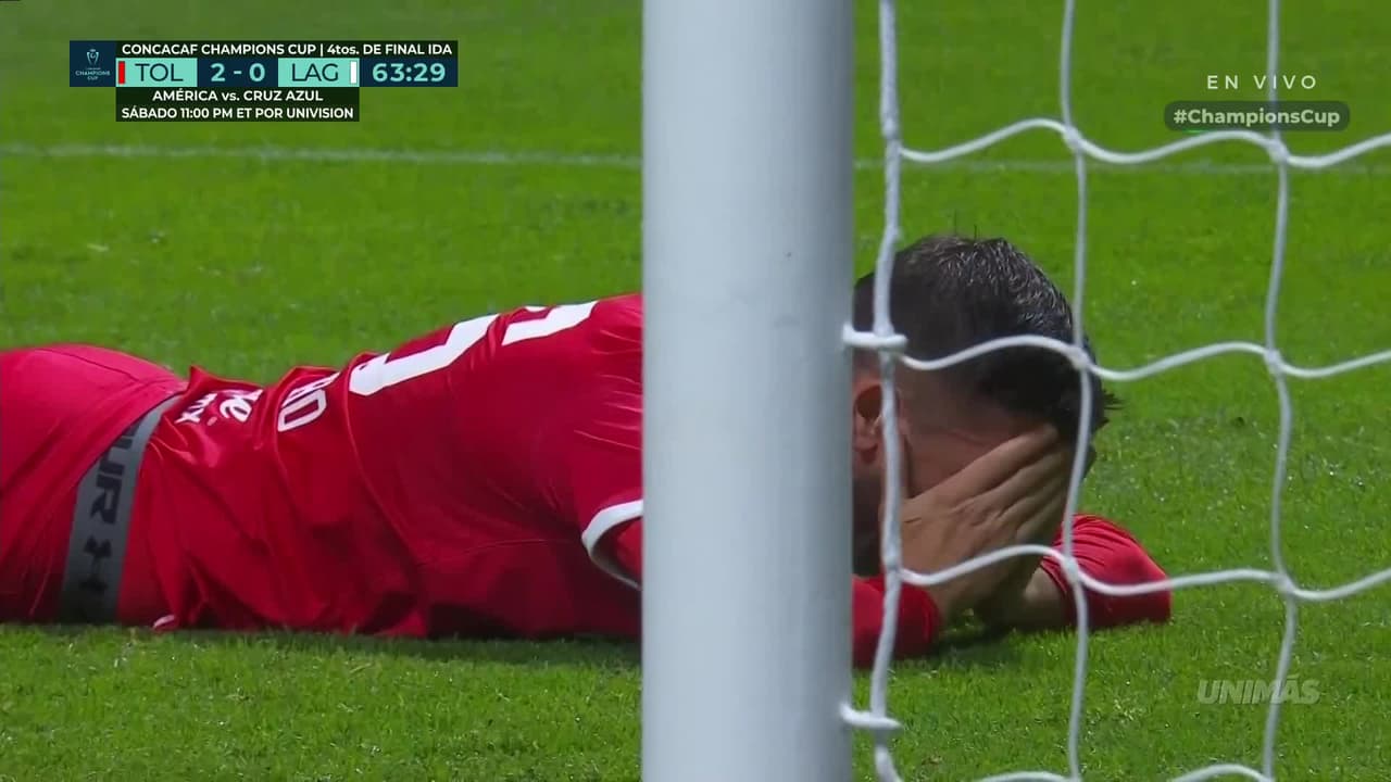 ¡Hasta al mejor cazador se le va la liebre! Increíble falla de Paulinho