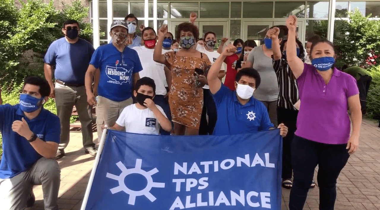 Beneficiarios del TPS esperan con incertidumbre la decisión sobre el futuro del programa