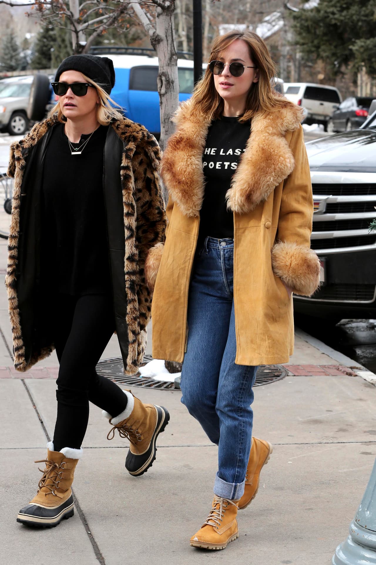 Kate Hudson y su nueva BFF, Dakota Johnson.