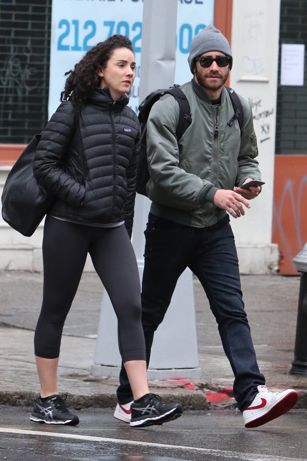 Jake Gyllenhaal fue visto con una "mystery date".