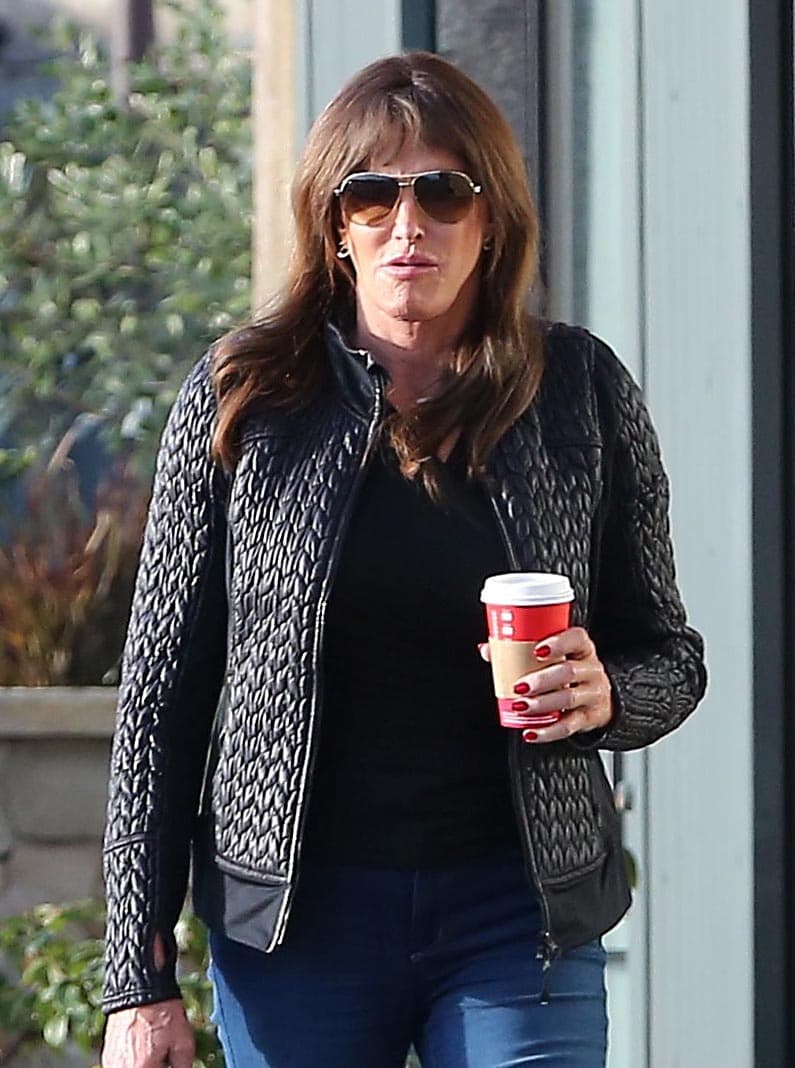 Caitlyn Jenner fue solita por un café.