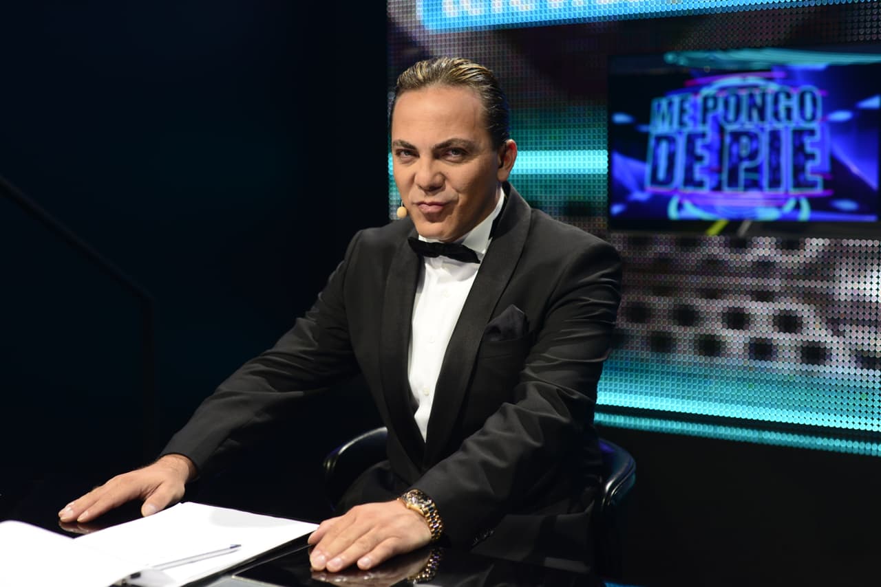 Cuando no están frente a la cámara, los famosos hacen de todo, lo malo es que no se dan cuenta que nuestra cámara indiscreta anda alerta y los está viendo. Así fue como captamos a jueces y capitanes en el detrás de cámaras.