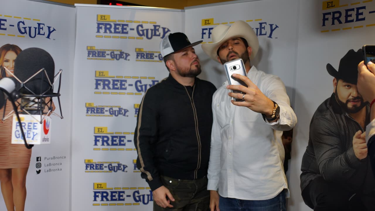 Roberto Tapia llegó al Free-guey show con nuevo sencillo y se armó tremenda fiesta.