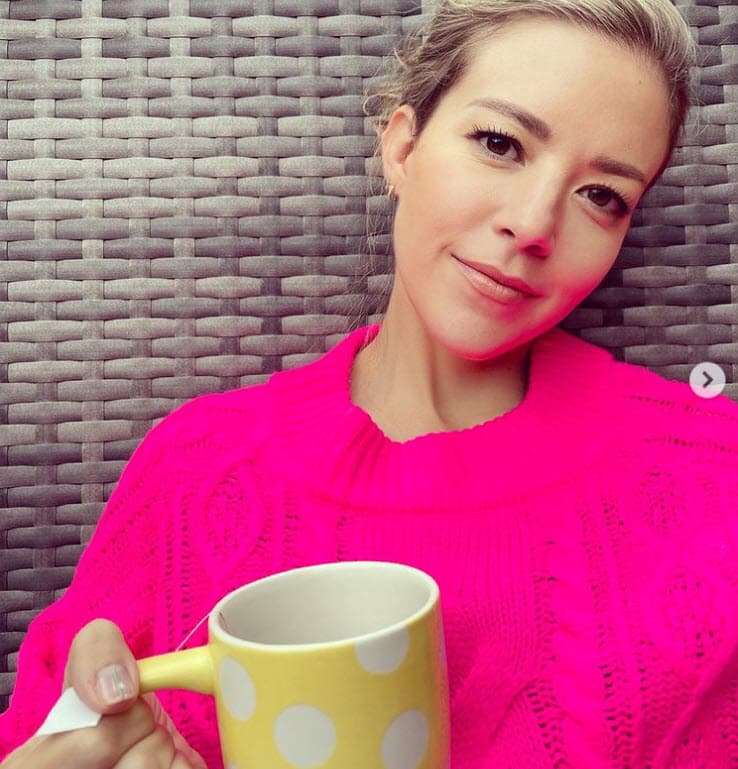 "Sentir que solo vivía para sacarme leche,
<b><a href="https://www.univision.com/famosos/fernanda-castillo-reaparece-salio-del-hospital-que-le-paso-salud-fotos" target="_blank">un revoltijo de subes y bajas</a></b>
<a href="https://www.univision.com/famosos/fernanda-castillo-reaparece-salio-del-hospital-que-le-paso-salud-fotos" target="_blank"> </a>que hoy, 7 meses después, he conquistado y agradezco porque por fin estoy disfrutando al máximo poder compartir y regalarle esto a Liam", escribió sobre volver a alimentar al niño.
<br>