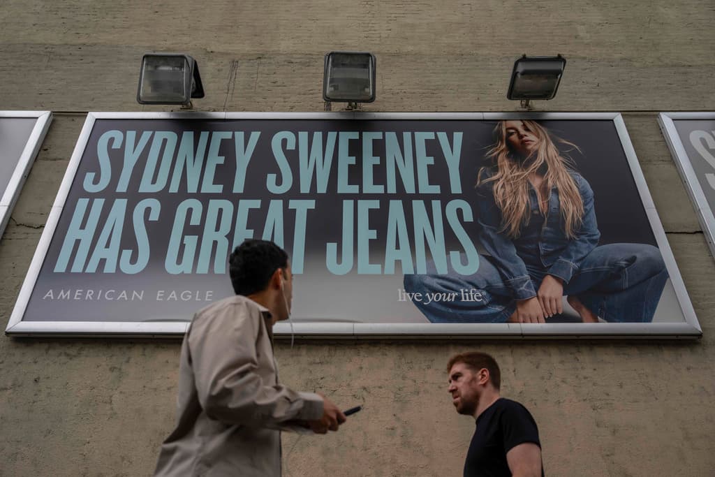 Por qué es polémico el anuncio de Sydney Sweeney para American Eagle que Trump califica de "sexy"