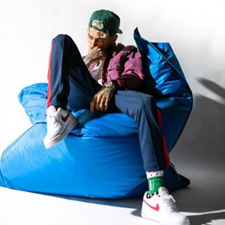 Este jueves 18 de julio, Dalex ofrecerá un show explosivo en
<a href="https://www.univision.com/temas/premios-juventud-1">Premios Juventud</a>, junto a Lenny Tavarez, Sech, Cazzu, Feid y Rafa Pabón. No te pierdas la transmisión en vivo que tendrá Univision a partir de las 8PM/7C.