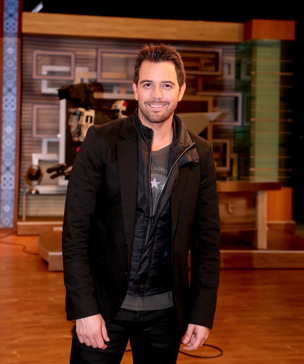 <b>Mane</b> tiene tres protagónicos en su carrera dentro de los melodramas, consiguiendo poco a poco ser uno de los galanes más pedidos por el público televidente.